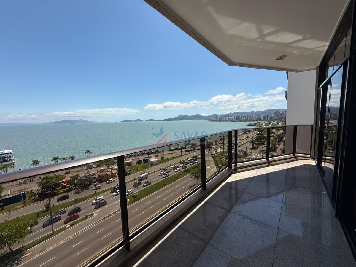 CONFORTÁVEL  APTO 4 DORMITÓRIOS - 3 GARAGENS - FRENTE MAR