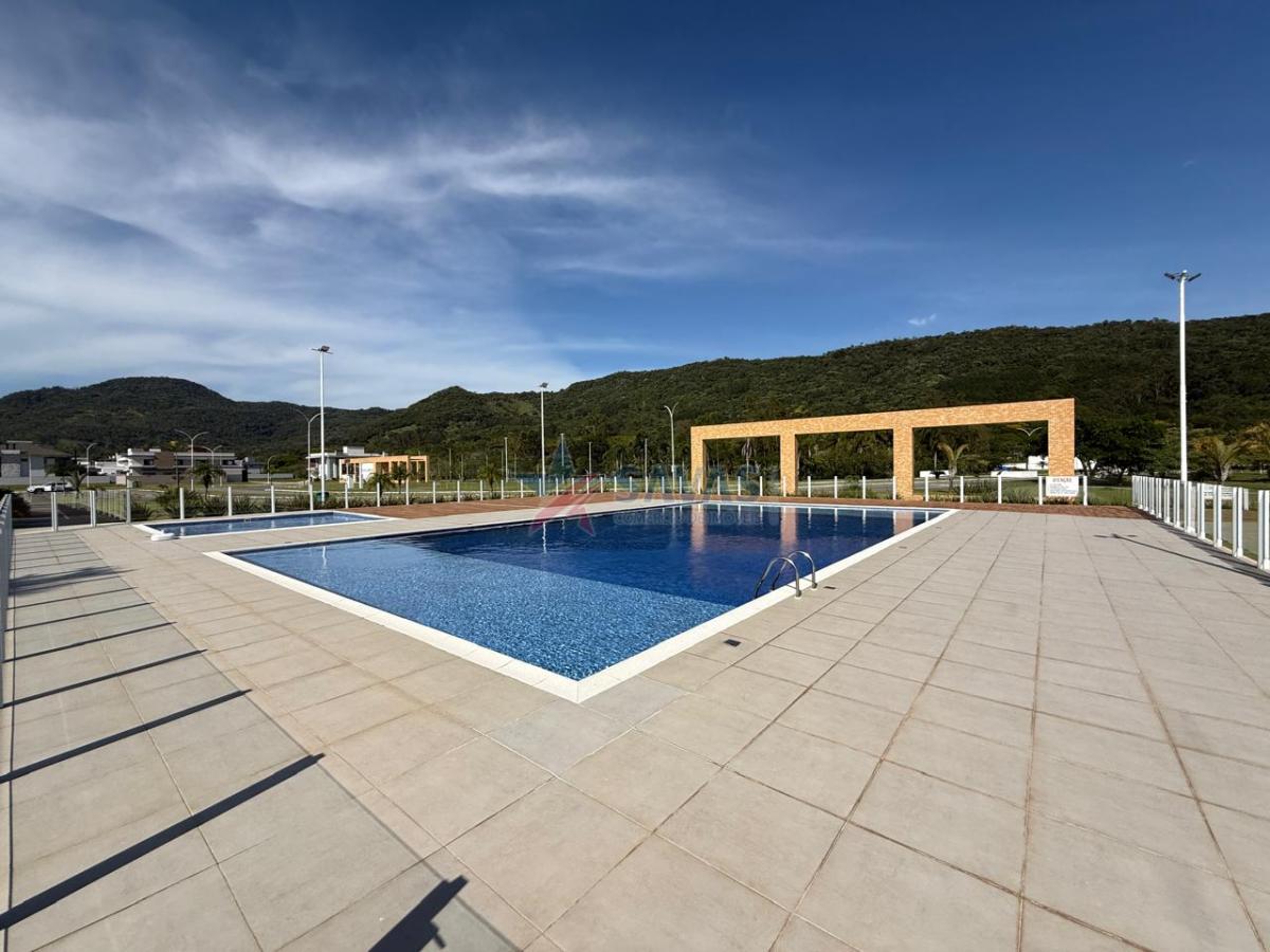 BELO TERRENO EM CONDOMÍNIO FECHADO