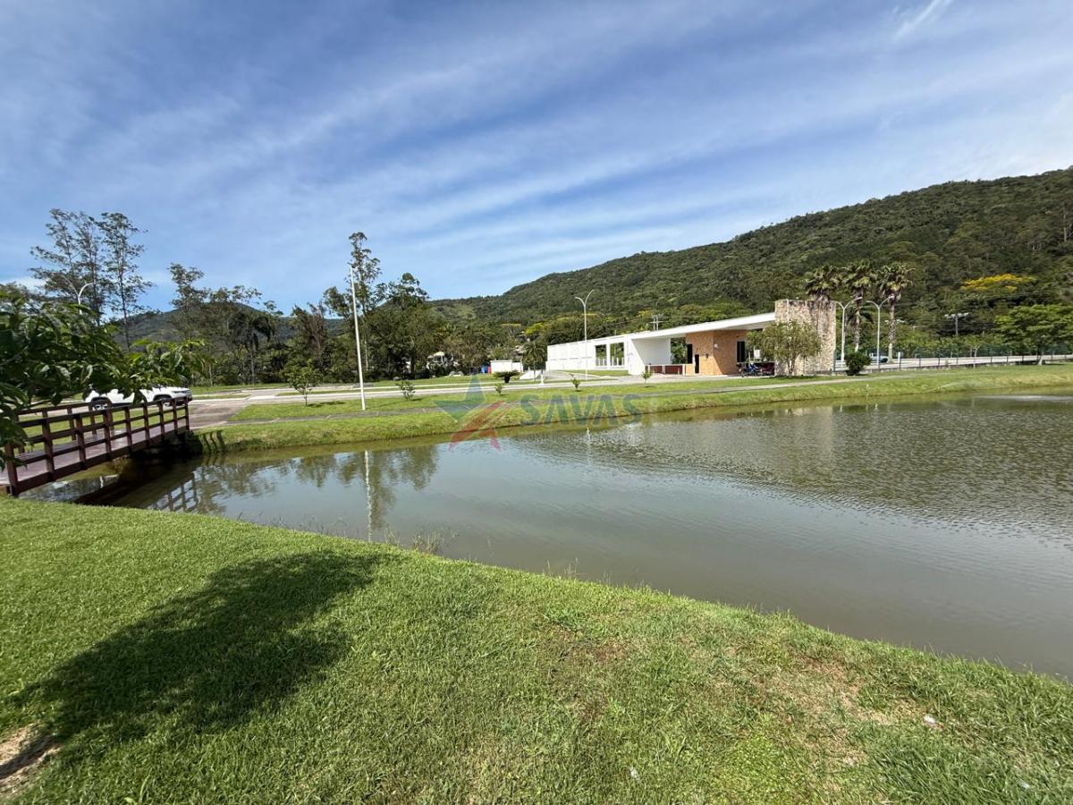 EXCELENTE TERRENO EM CONDOMÍNIO FECHADO