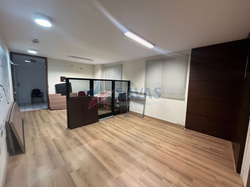 AMPLO CONJUNTO COMERCIAL - LOCALIZAÇÃO NOBRE