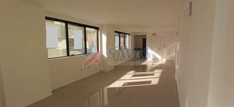 SALA COMERCIAL COM GARAGEM - PRÉDIO ALTO PADRÃO 