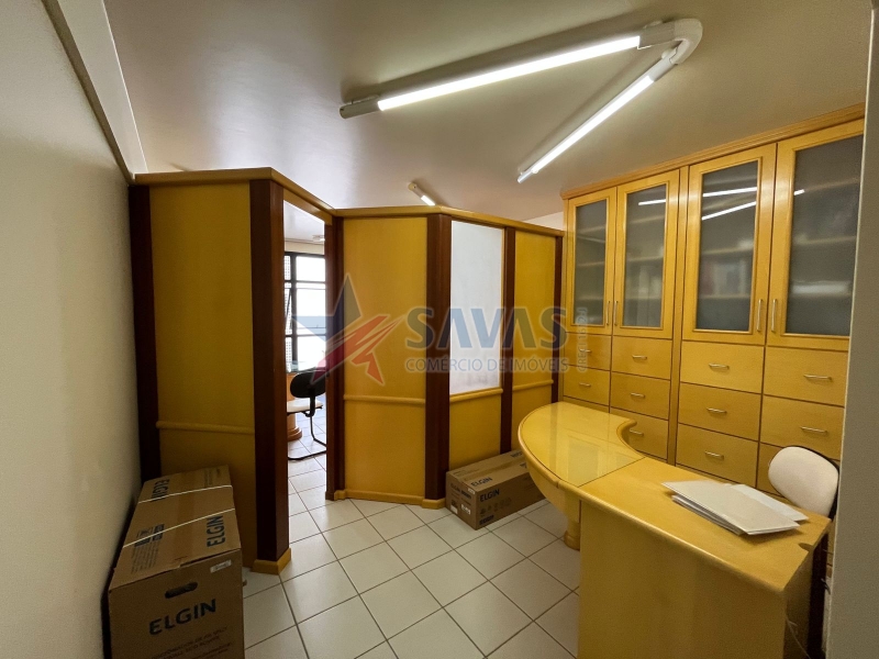 SALA COMERCIAL COM GARAGEM