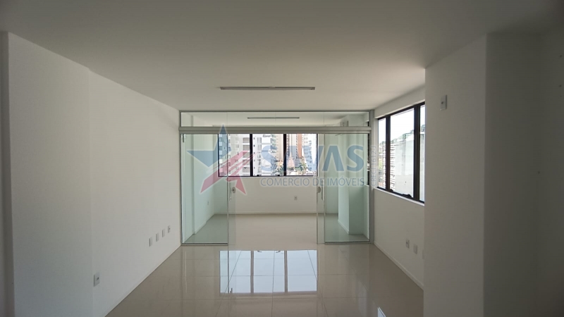 SALA COMERCIAL COM GARAGEM