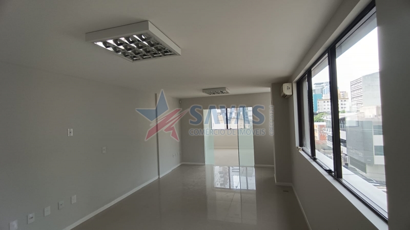 SALA COMERCIAL COM GARAGEM