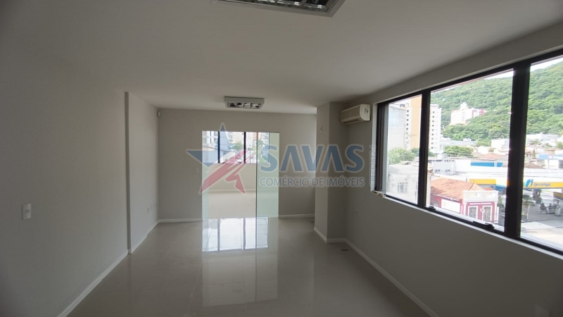 SALA COMERCIAL COM GARAGEM